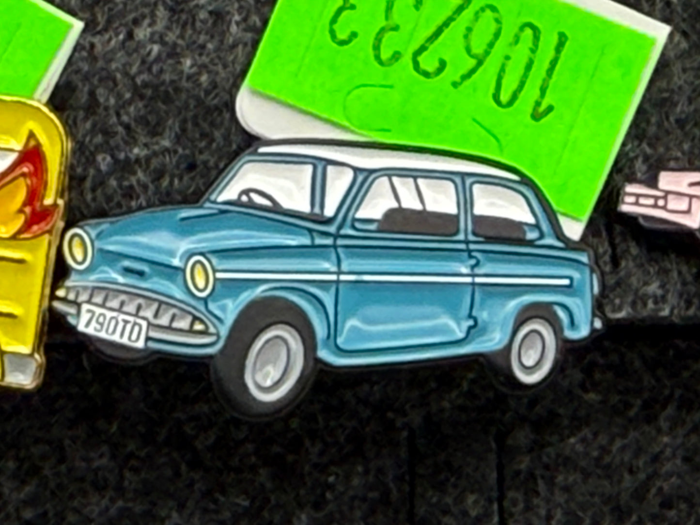 Enamel Pin - Retro Cars - Harry Potter Flying Car #106233