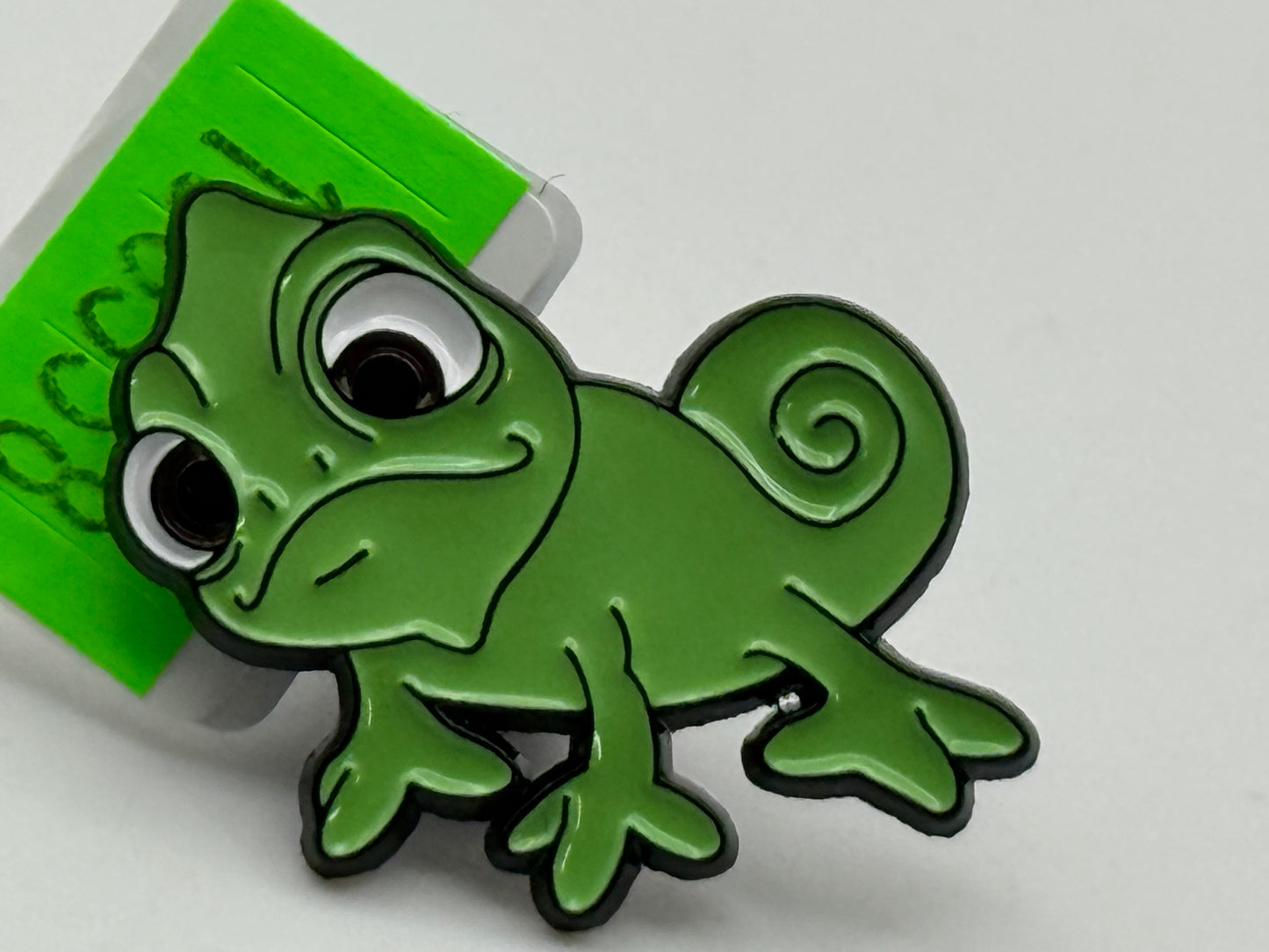 Enamel Pin - Disney - Pascal #106558