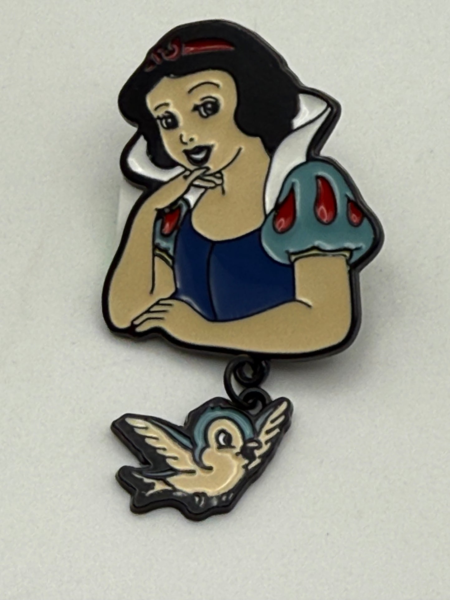 Enamel Pins - Disney - Princess Dangle - Snow White #106719