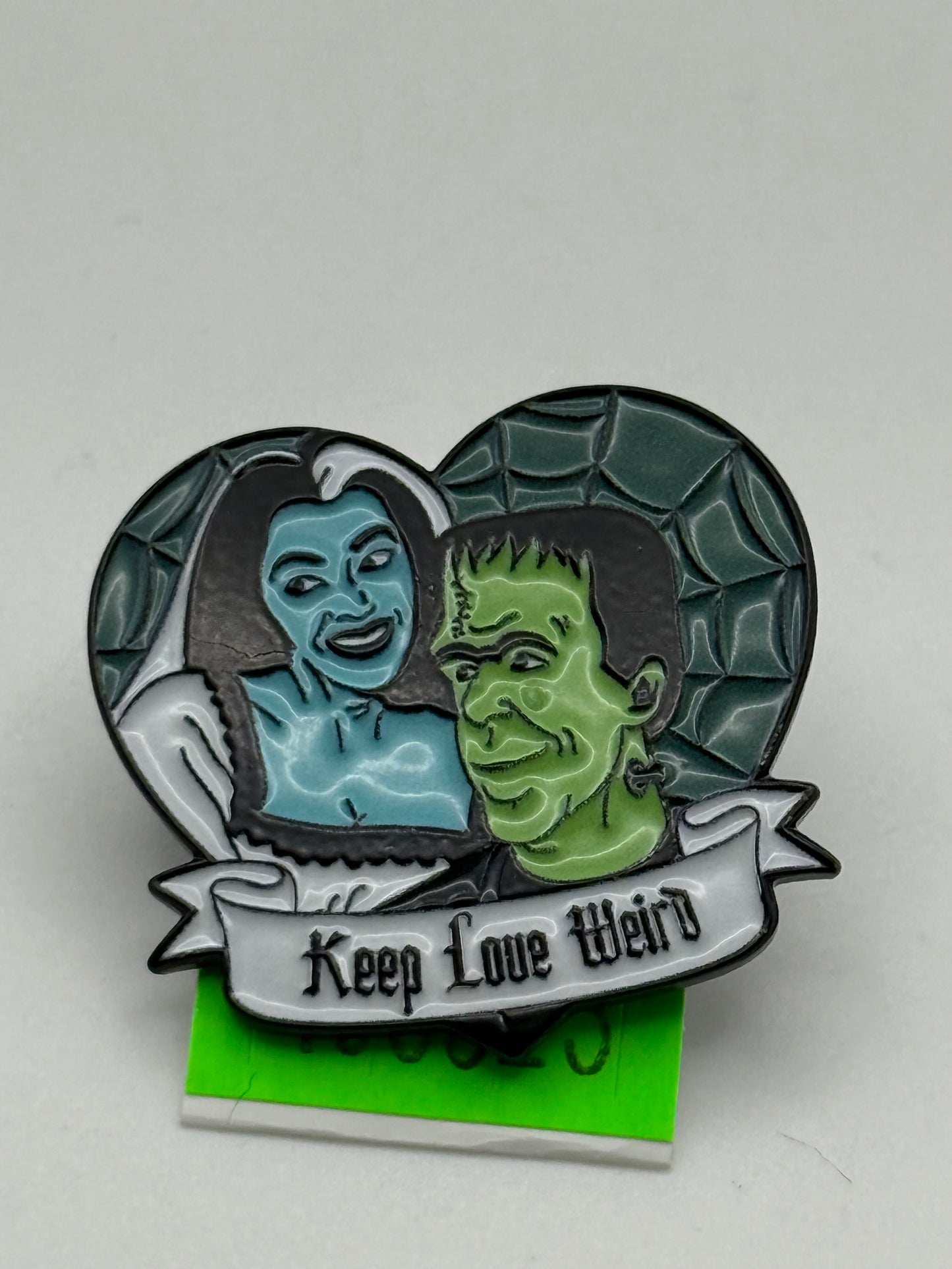 Enamel Pins - Horror Heart - The Munsters Keep Love Weird #106623