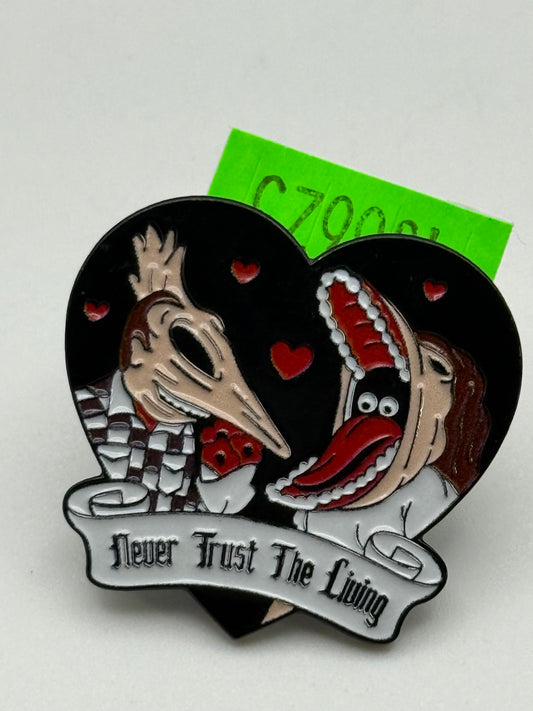 Enamel Pins - Horror Heart - Beetlejuice Never Trust The Living #106625