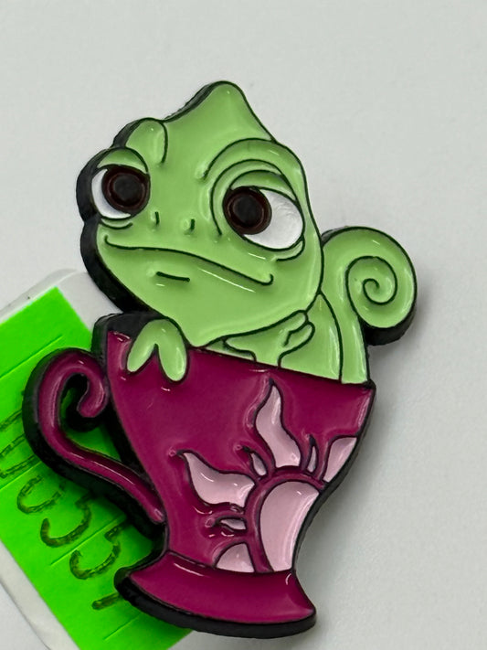 Enamel Pin - Disney - Pascal in Cup #106557