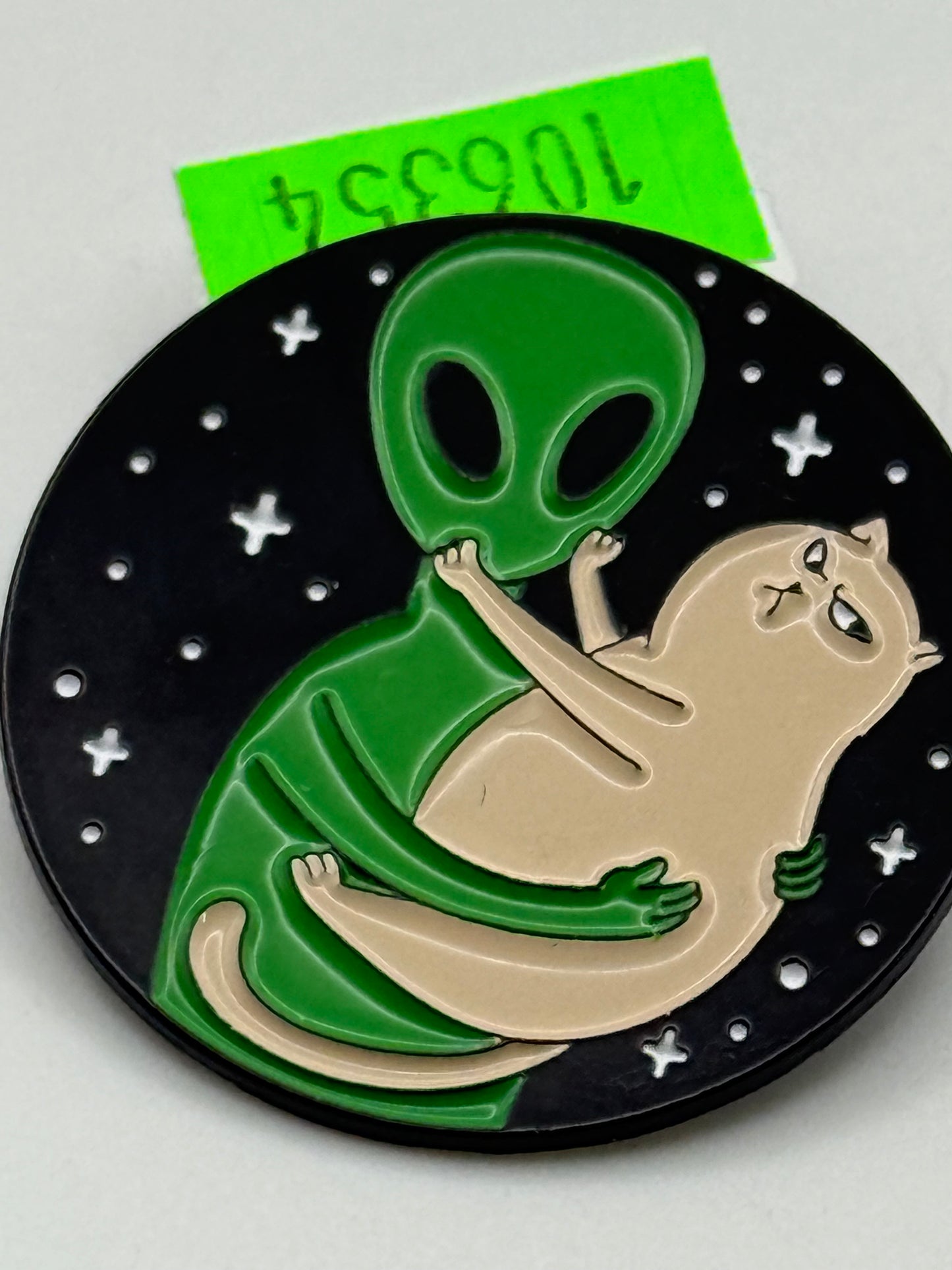 Enamel Pin - Animals - Cat Aliens - Hugging Cat #106354