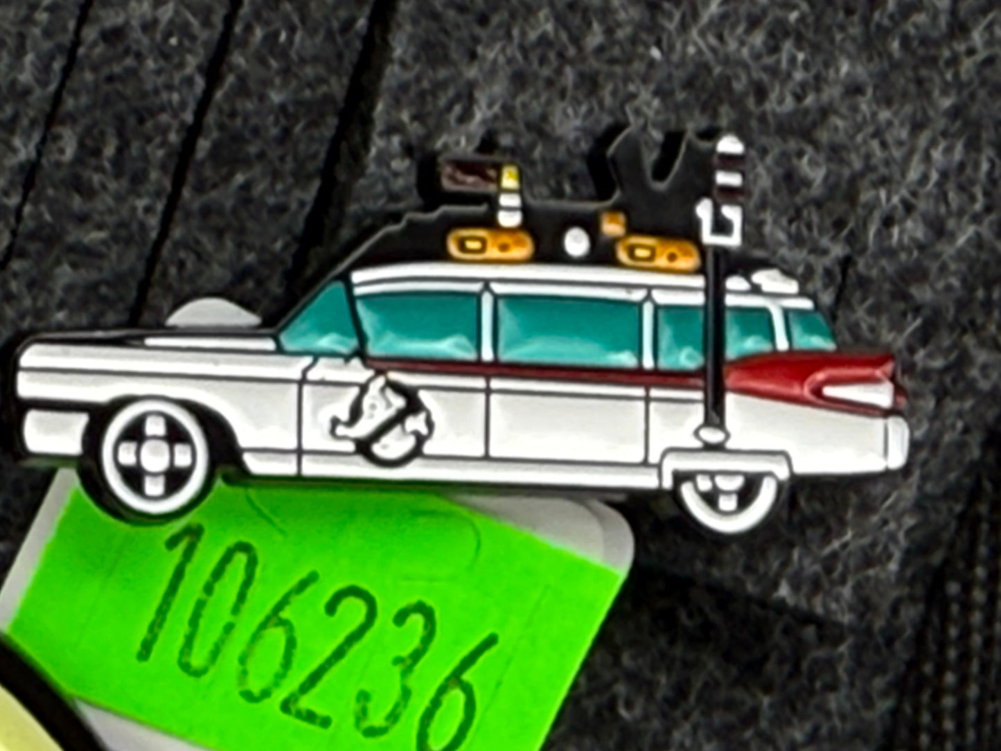 Enamel Pin - Retro Cars - Ghostbusters Ecto1 #106236