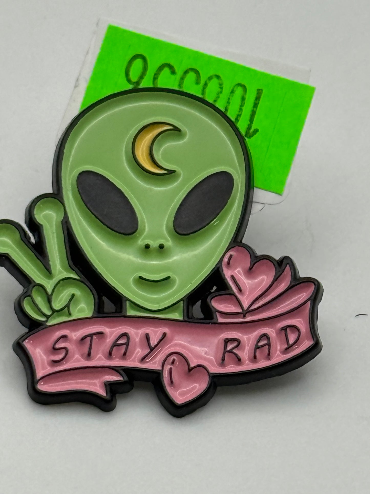 Enamel Pin - Horror - Aliens - Stay Rad #106356